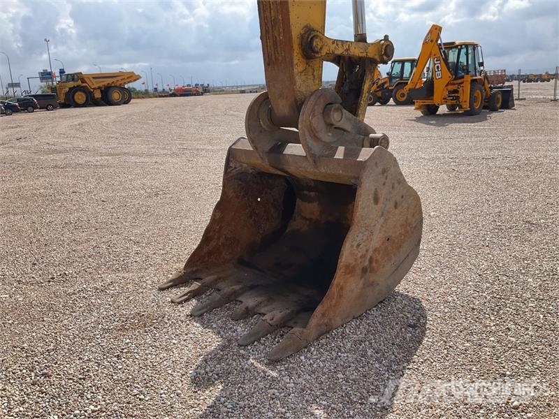 Komatsu HB365LC-3 Tracked Excavator حفارات زحافة