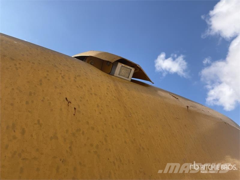 Komatsu HB365LC-3 Tracked Excavator حفارات زحافة