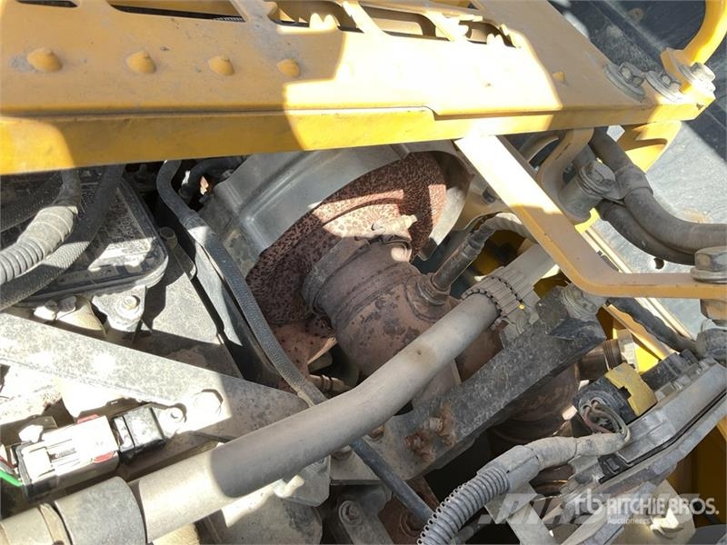 Komatsu HB365LC-3 Tracked Excavator حفارات زحافة