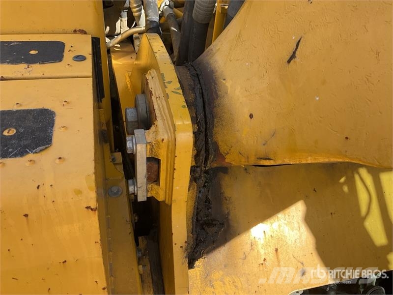 Komatsu HB365LC-3 Tracked Excavator حفارات زحافة