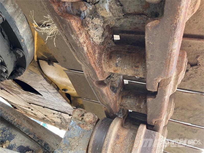 Komatsu HB365LC-3 Tracked Excavator حفارات زحافة