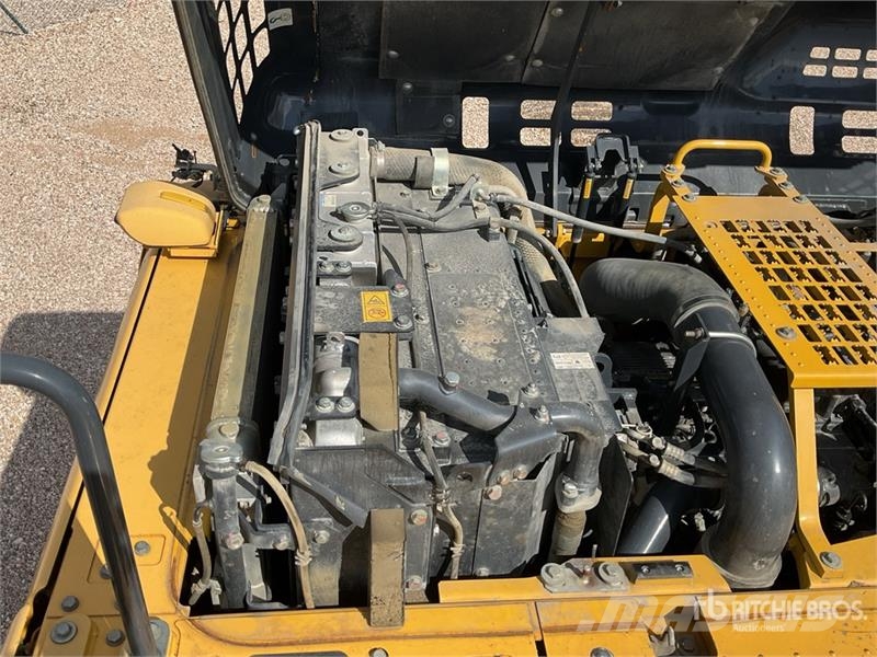 Komatsu HB365LC-3 Tracked Excavator حفارات زحافة