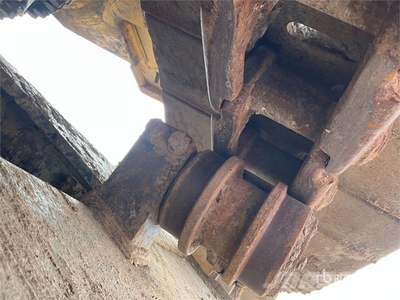 Komatsu HB365LC-3 Tracked Excavator حفارات زحافة