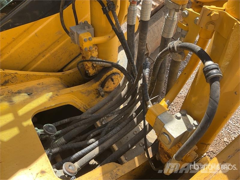 Komatsu HB365LC-3 Tracked Excavator حفارات زحافة