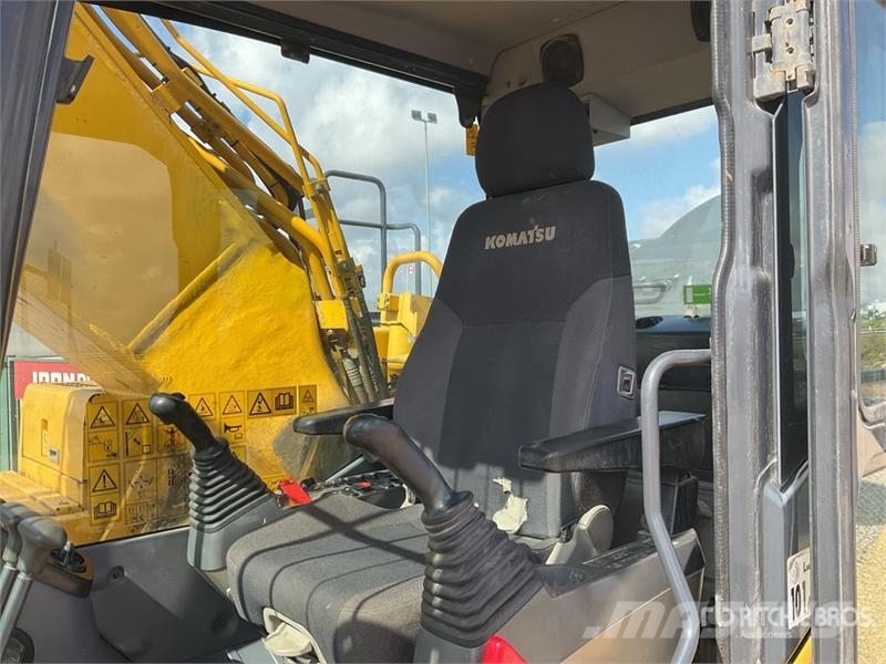 Komatsu HB365LC-3 Tracked Excavator حفارات زحافة