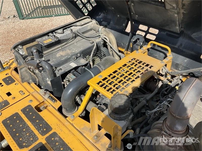 Komatsu HB365LC-3 Tracked Excavator حفارات زحافة
