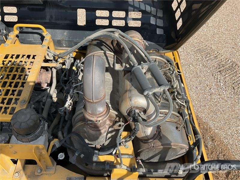 Komatsu HB365LC-3 Tracked Excavator حفارات زحافة
