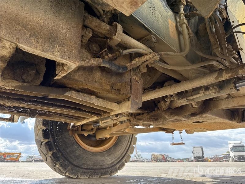 Komatsu HD405-7 Kĺbové nákladné autá