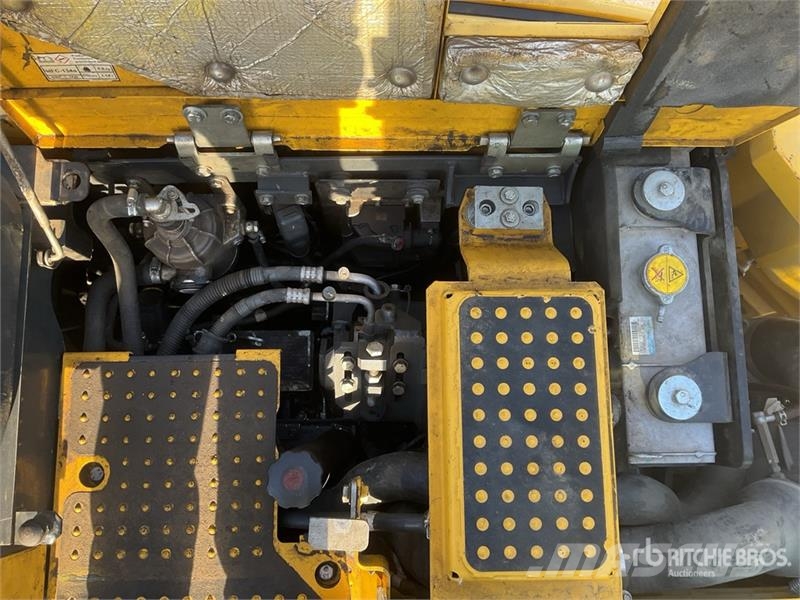 Komatsu PC 138US-11 Tracked Excavator حفارات زحافة