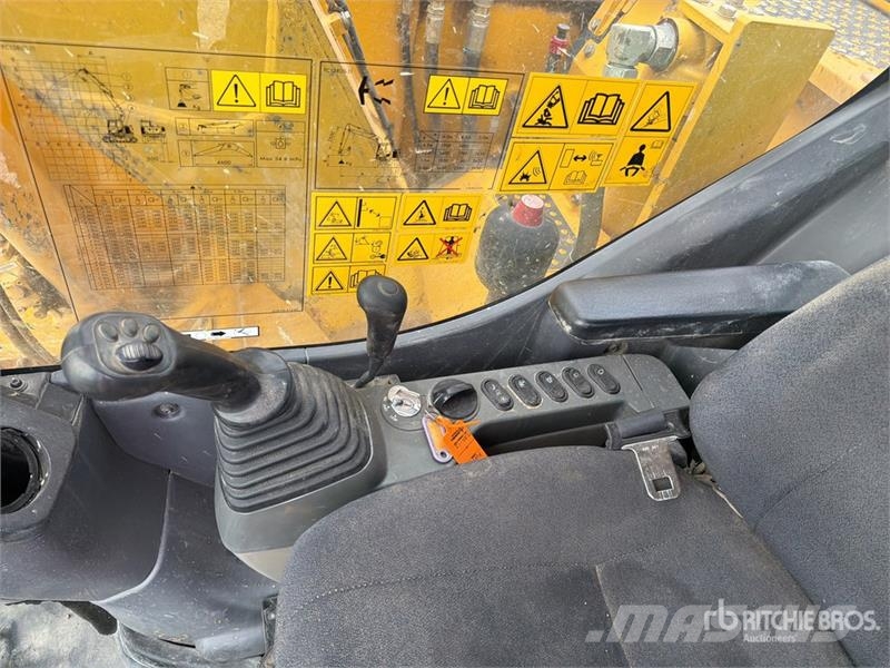 Komatsu PC 138US-11 Tracked Excavator Escavadeiras de esteiras