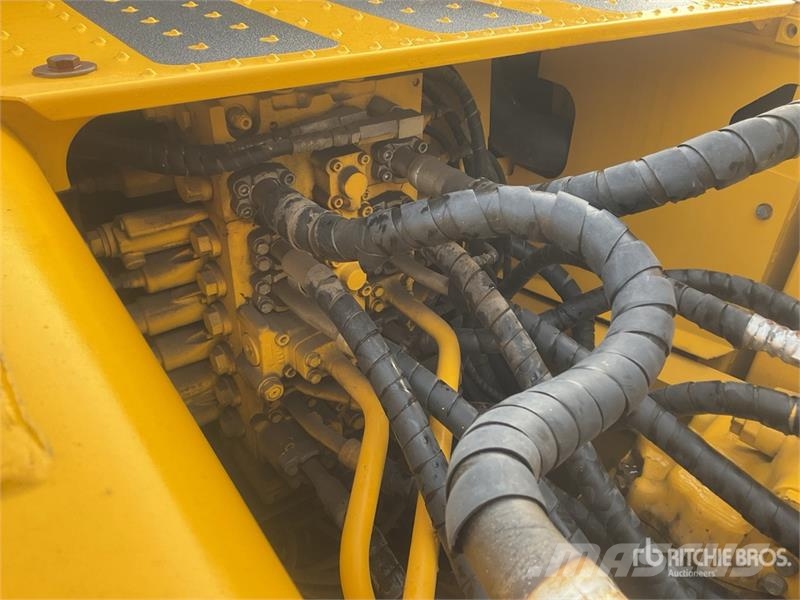 Komatsu PC200-8N1 Tracked Excavator Kāpurķēžu ekskavatori