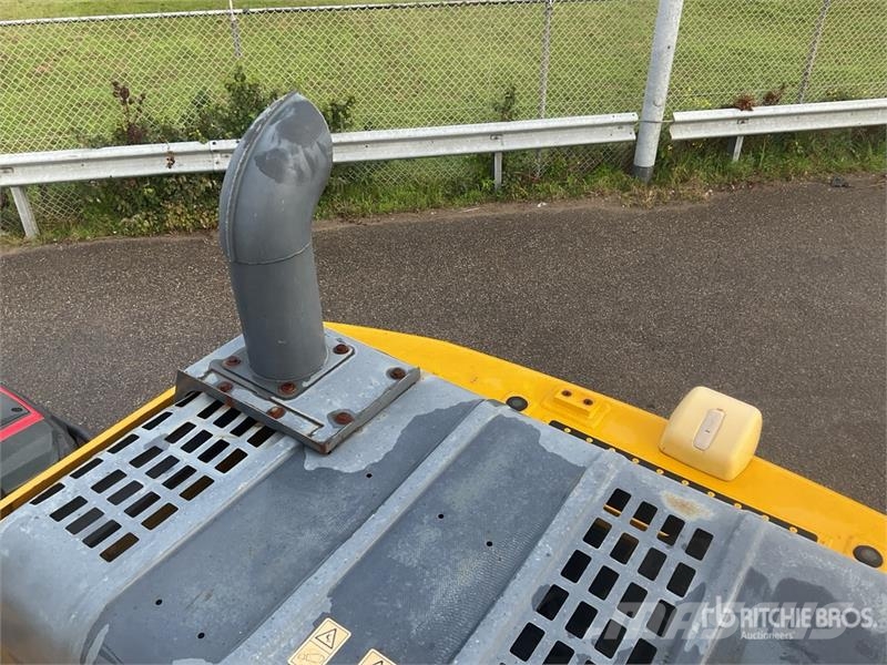 Komatsu PC200-8N1 Tracked Excavator Kāpurķēžu ekskavatori