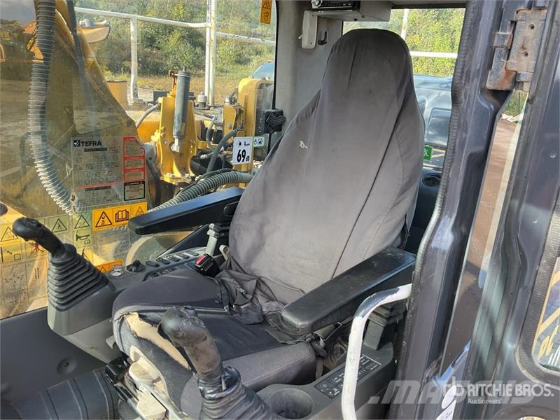 Komatsu PC210LC-10 Tracked Excavator Crawler excavators