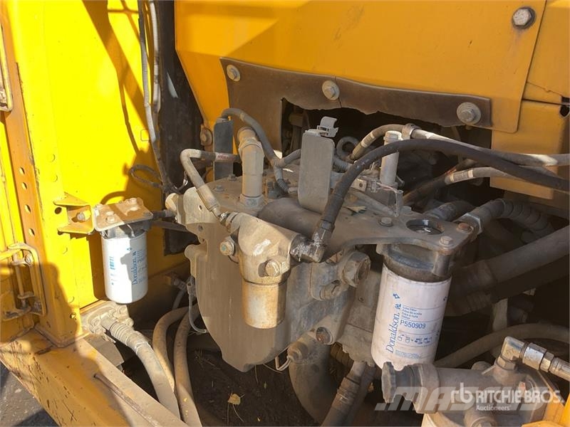 Komatsu PC210LC-10 Tracked Excavator Crawler excavators