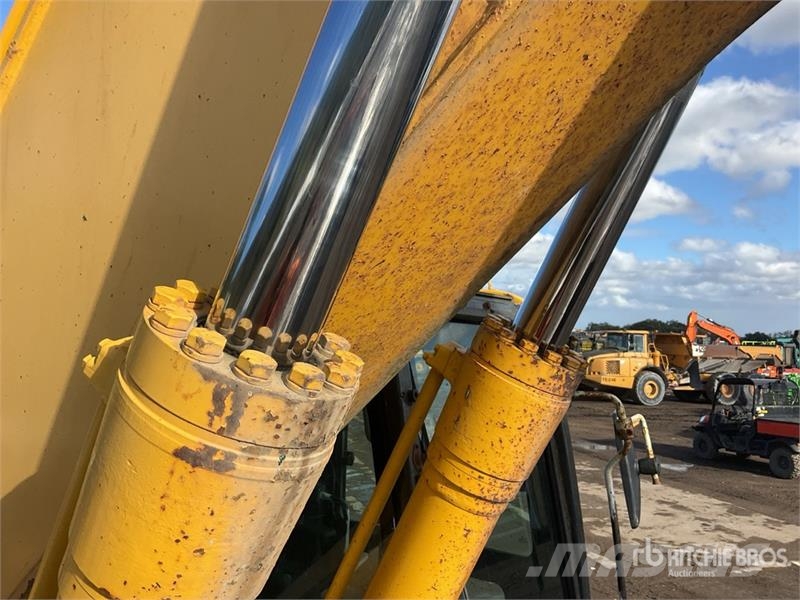 Komatsu PC210LC-10 Tracked Excavator Crawler excavators