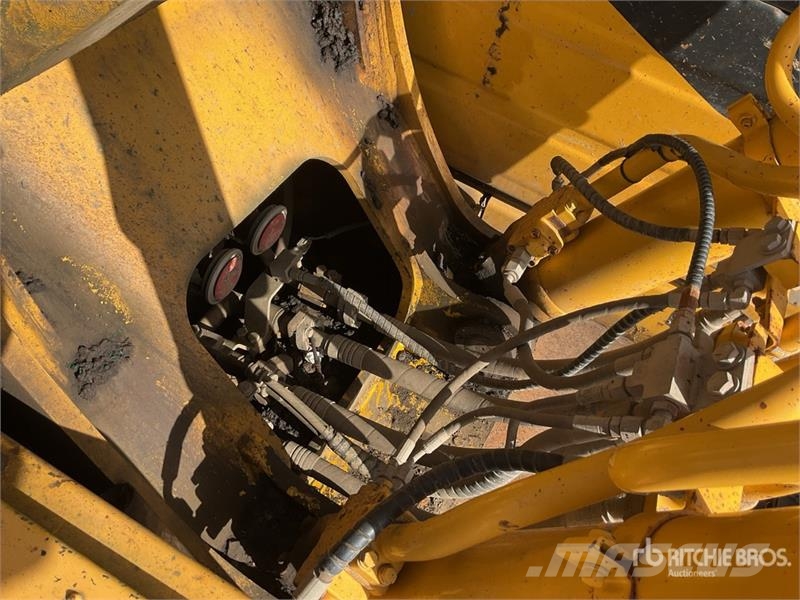 Komatsu PC210LC-10 Tracked Excavator Crawler excavators