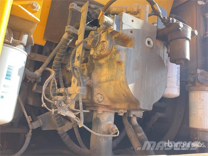 Komatsu PC210LC-10 Tracked Excavator Crawler excavators