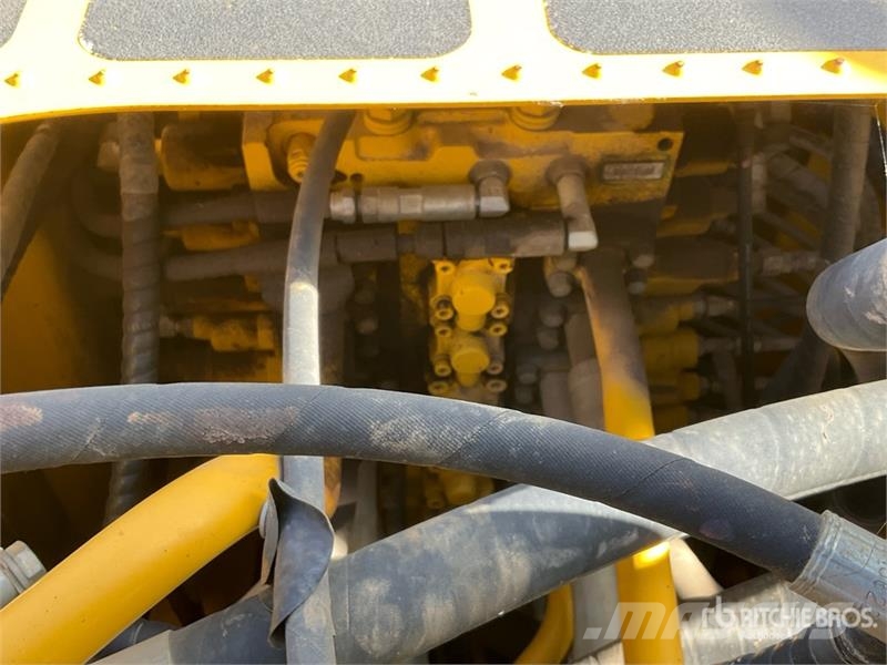 Komatsu PC210LC-11E0 Tracked Excavator Crawler excavators