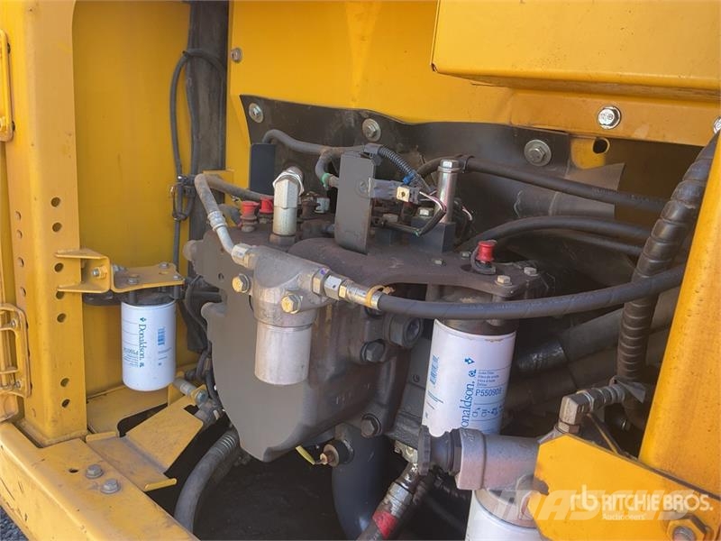 Komatsu PC210LC-11E0 Tracked Excavator Crawler excavators