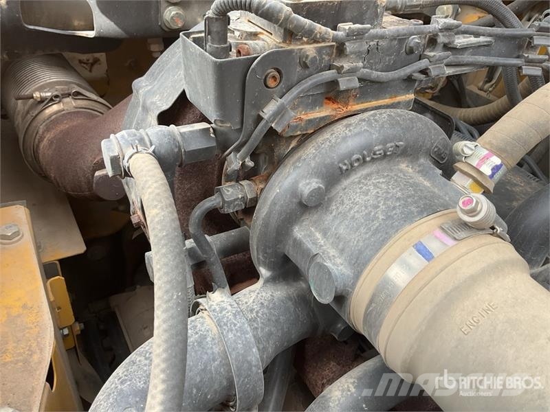 Komatsu PC210LC-11E0 Tracked Excavator Crawler excavators