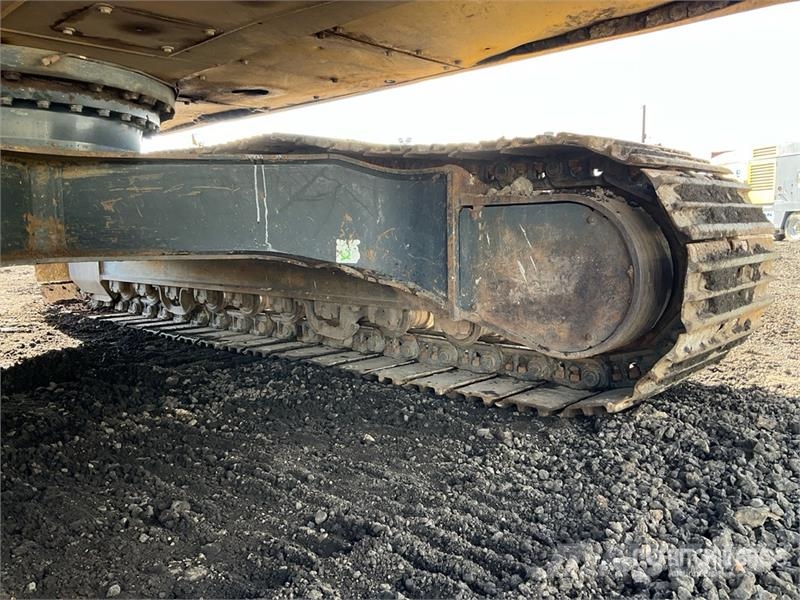 Komatsu PC210LC-11E0 Tracked Excavator Crawler excavators