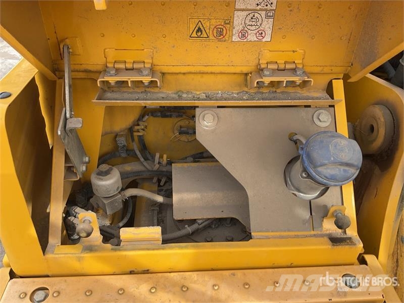 Komatsu PC210LC-11E0 Tracked Excavator Crawler excavators