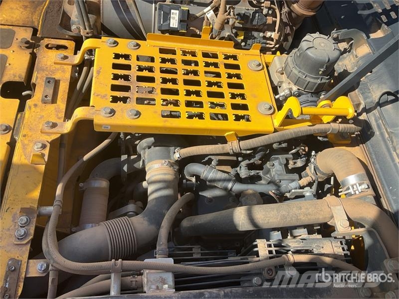Komatsu PC210LC-11E0 Tracked Excavator Crawler excavators