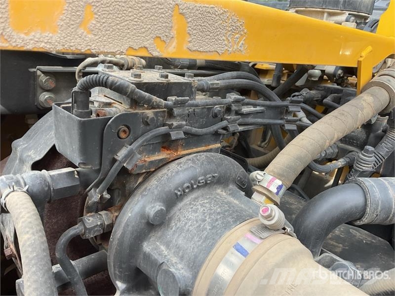 Komatsu PC210LC-11E0 Tracked Excavator Crawler excavators