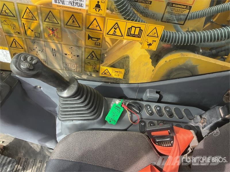 Komatsu PC210LC-11E0 Tracked Excavator Crawler excavators