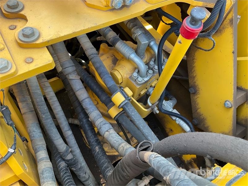 Komatsu PC210LC-11E0 Tracked Excavator Crawler excavators