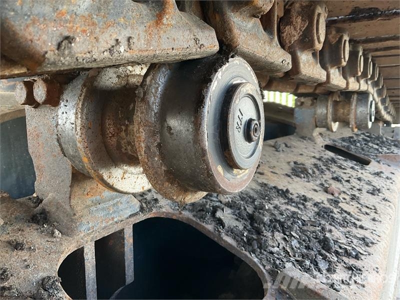 Komatsu PC210LC-11E0 Tracked Excavator Crawler excavators