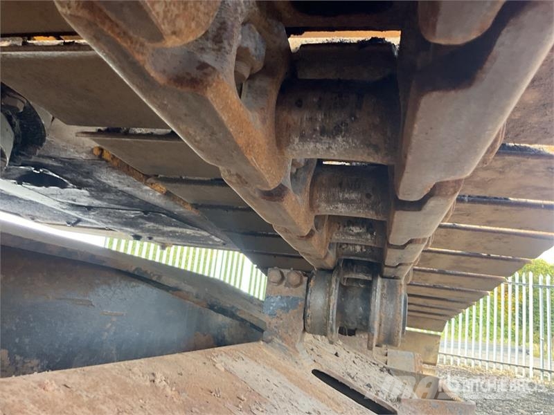 Komatsu PC210LC-11E0 Tracked Excavator Crawler excavators