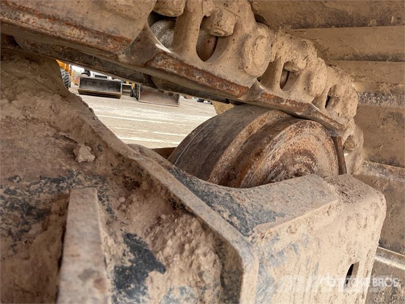 Komatsu PC210LC-11E0 Tracked Excavator Crawler excavators