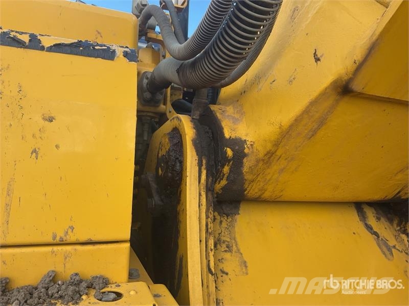 Komatsu PC210LC-11E0 Tracked Excavator Crawler excavators