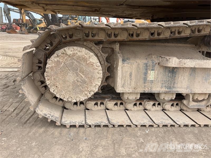 Komatsu PC210LC-11E0 Tracked Excavator Crawler excavators