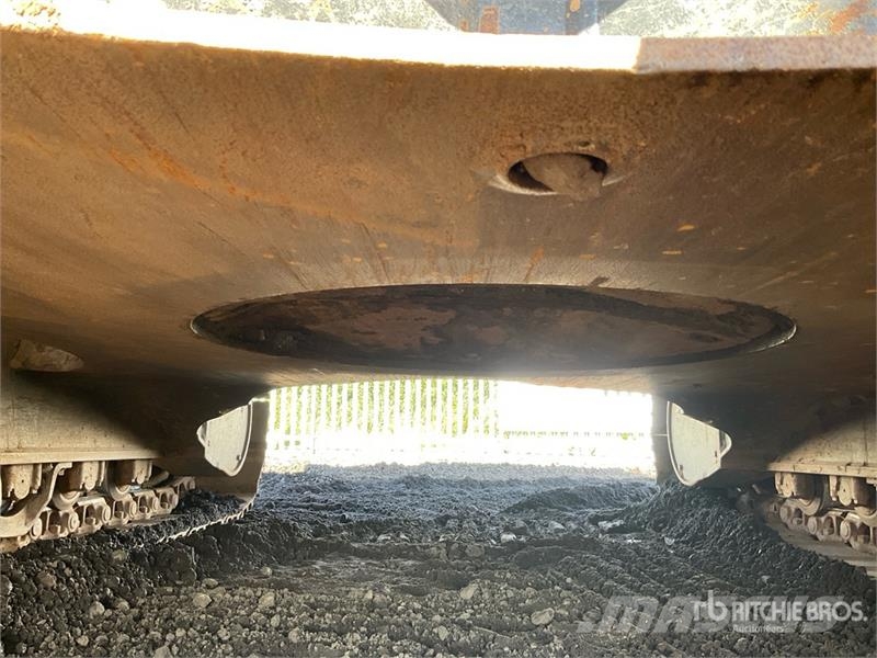 Komatsu PC210LC-11E0 Tracked Excavator Crawler excavators