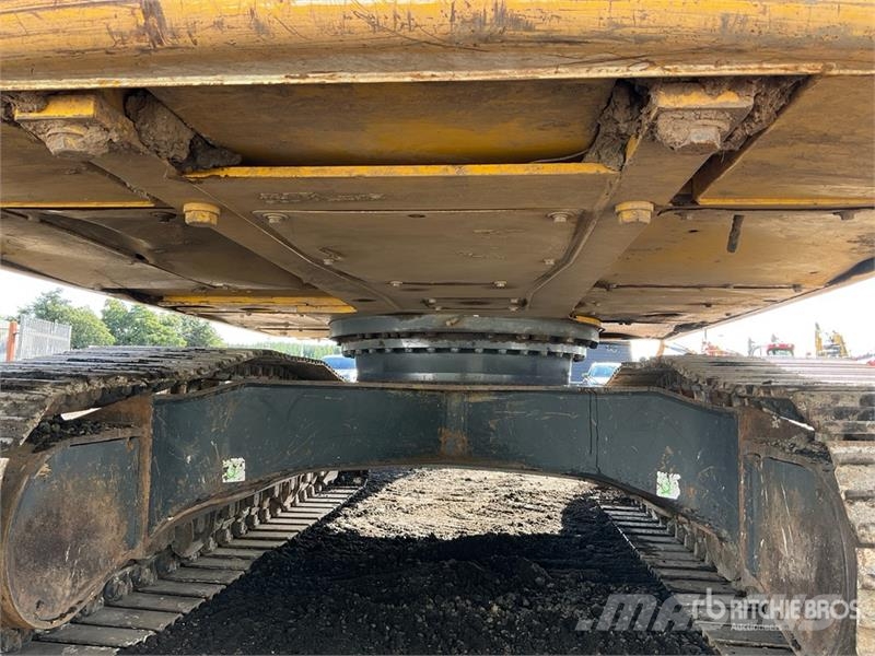 Komatsu PC210LC-11E0 Tracked Excavator Crawler excavators