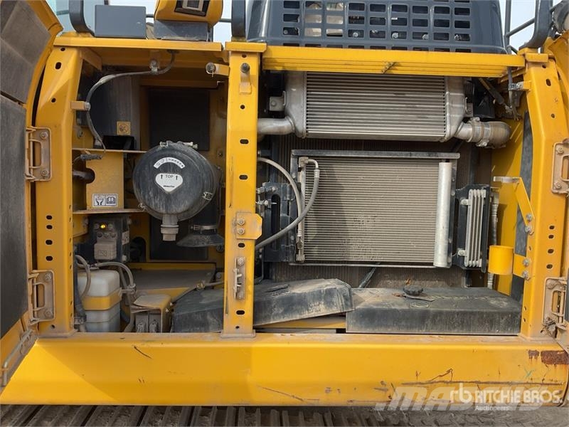 Komatsu PC210LC-11E0 Tracked Excavator Crawler excavators