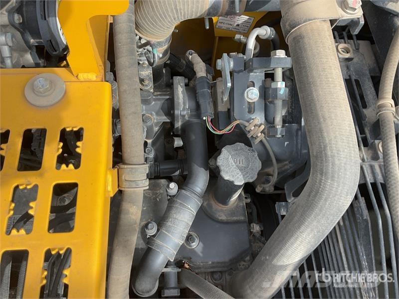 Komatsu PC210LC-11E0 Tracked Excavator Crawler excavators