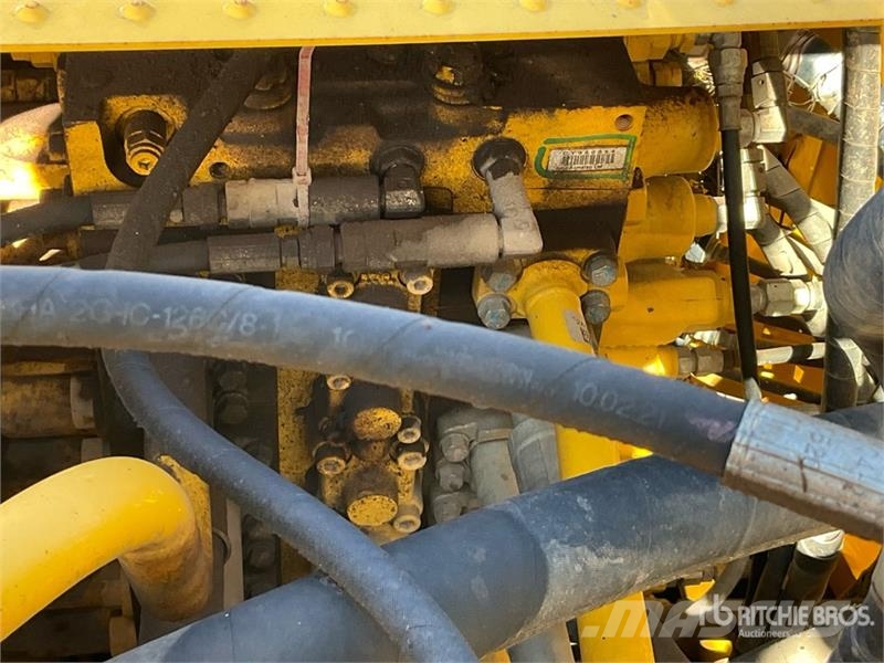 Komatsu PC210LC-11E0 Tracked Excavator Crawler excavators