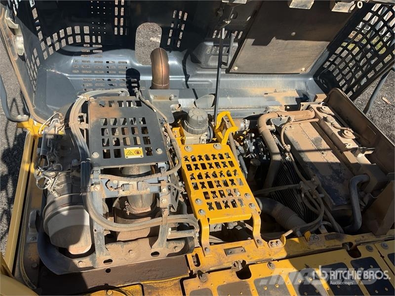 Komatsu PC210LC-11E0 Tracked Excavator Crawler excavators