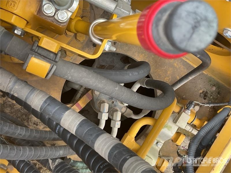 Komatsu PC210LC-11E0 Tracked Excavator Crawler excavators
