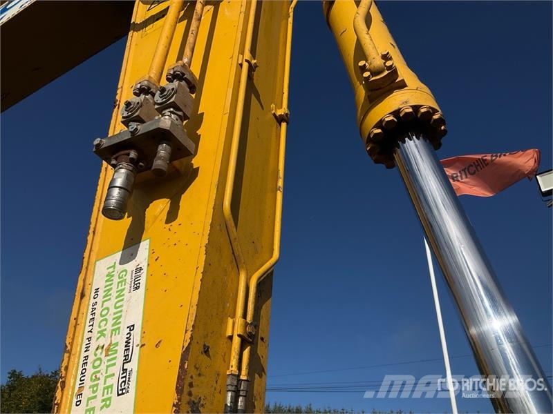 Komatsu PC210LC-11E0 Tracked Excavator Crawler excavators