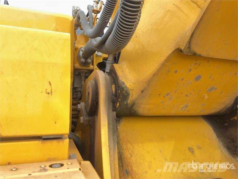 Komatsu PC210LC-11E0 Tracked Excavator Crawler excavators