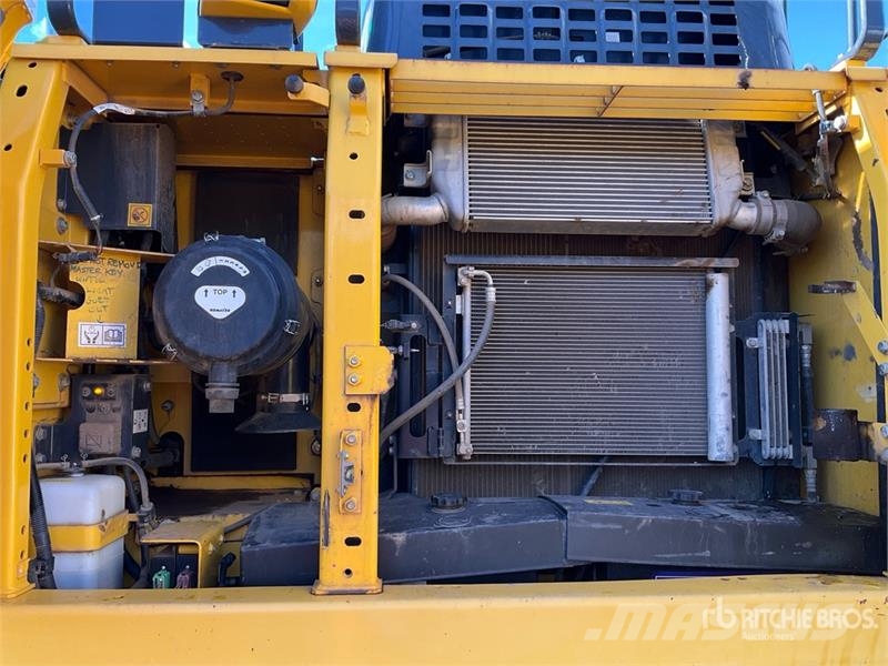 Komatsu PC210LC-11E0 Tracked Excavator Crawler excavators