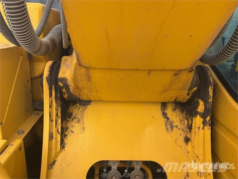 Komatsu PC210LC-11E0 Tracked Excavator Crawler excavators