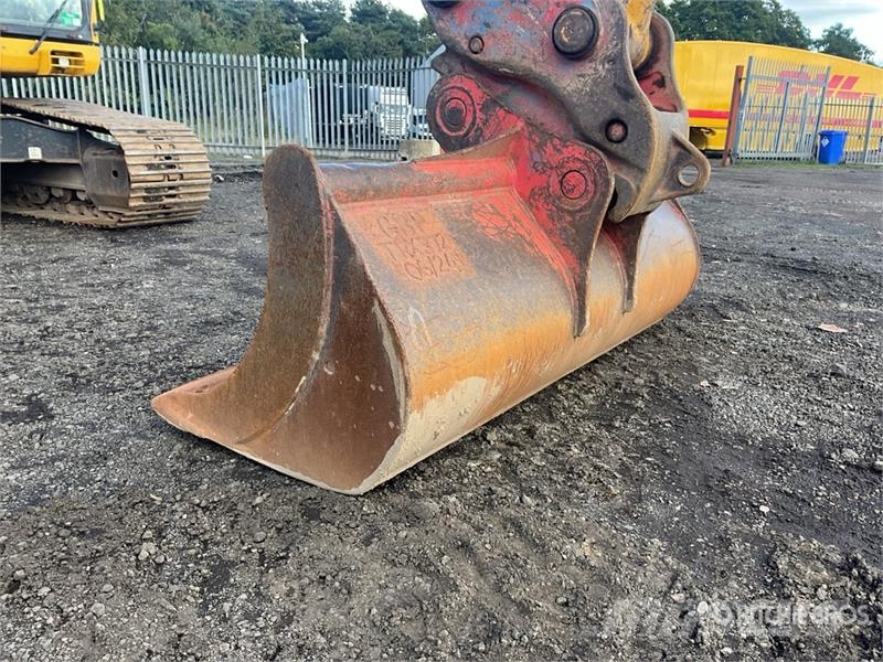 Komatsu PC210LC-11E0 Tracked Excavator Crawler excavators