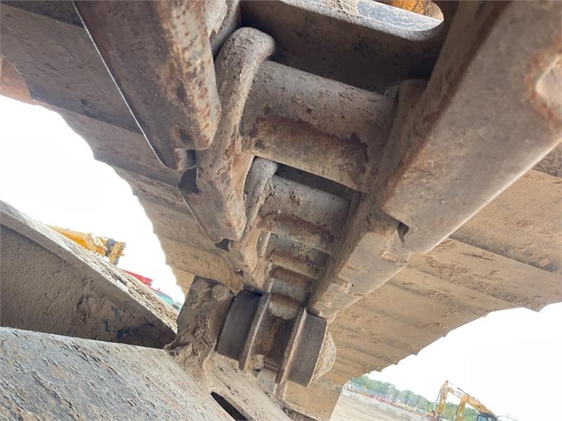 Komatsu PC210LC-11E0 Tracked Excavator Crawler excavators