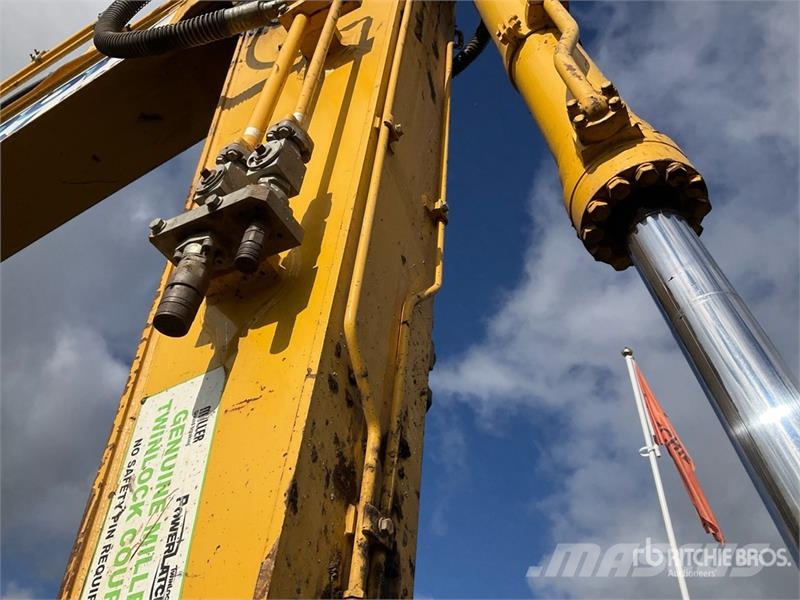 Komatsu PC210LC-11E0 Tracked Excavator Crawler excavators