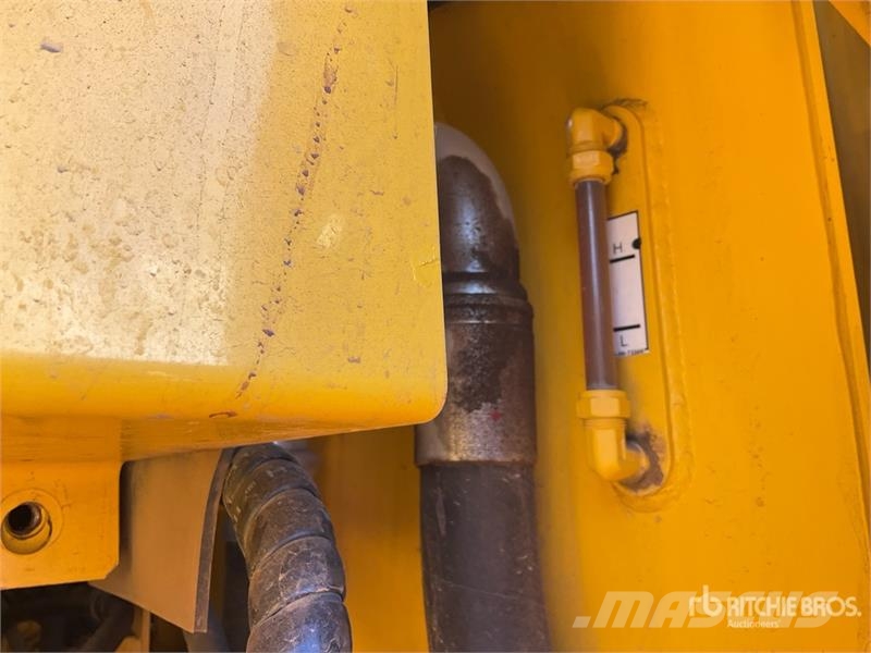 Komatsu PC210LC-11E0 Tracked Excavator Crawler excavators